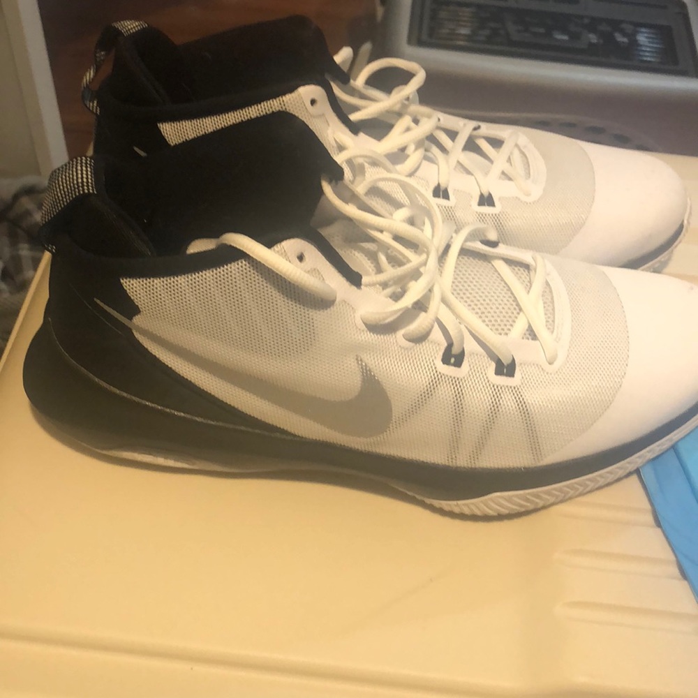 Nike air versatile sneakers size 14
